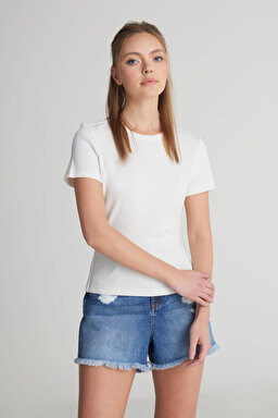 Slim Fit Dar Kesim Bisiklet Yaka Beyaz Tişört - White-W241600100