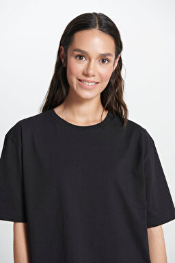 Relaxed Fit Geniş Kesim Bisiklet Yaka %100 Pamuk Siyah Tişört - Black-W241608001 (görsel 4)