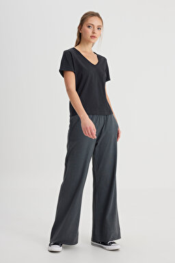 Regular Fit Normal Kesim V Yaka %100 Pamuk Siyah Tişört - Black-W241664001 (görsel 3)