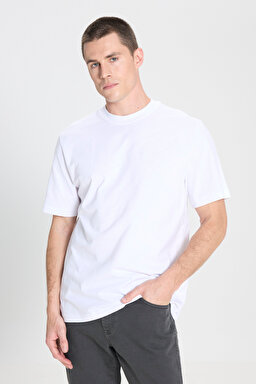 Regular Fit Normal Kesim Bisiklet Yaka %100 Pamuk Beyaz Tişört - White-W241673100 (görsel 2)