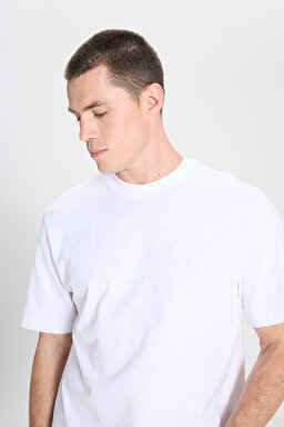 Regular Fit Normal Kesim Bisiklet Yaka %100 Pamuk Beyaz Tişört - White-W241673100 (görsel 5)