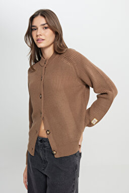 Regular Fit Normal Kesim Düğme Detaylı Camel Triko Kazak - Dark Camel-W242192825 (görsel 4)