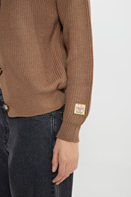 Regular Fit Normal Kesim Düğme Detaylı Camel Triko Kazak - Dark Camel-W242192825 (görsel 8)