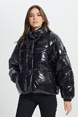 Loose Fit Rahat Kesim Kapüşonlu Siyah Şişme Mont - Black-W242637001