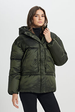 Loose Fit Rahat Kesim Kapüşonlu Haki Şişme Mont - Khaki-W242638801 (görsel 4)
