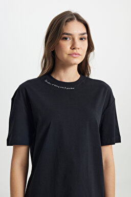 Loose Fit Rahat Kesim Bisiklet Yaka %100 Pamuk Siyah Tişört - Black-W242719001 (görsel 5)