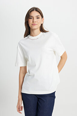 Loose Fit Rahat Kesim Bisiklet Yaka %100 Pamuk Beyaz Tişört - White-W242719100 (görsel 2)