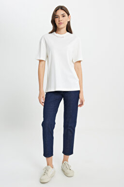 Loose Fit Rahat Kesim Bisiklet Yaka %100 Pamuk Beyaz Tişört - White-W242719100 (görsel 3)