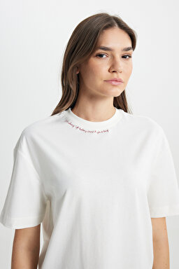 Loose Fit Rahat Kesim Bisiklet Yaka %100 Pamuk Beyaz Tişört - White-W242719100 (görsel 4)