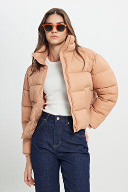 Loose Fit Rahat Kesim Pembe Şişme Mont - Dusty Pink-W242720613 (görsel 2)