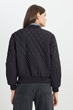 Loose Fit Rahat Kesim Kapitone Detaylı Siyah Bomber Ceket - Black-W242741001 (görsel 6)