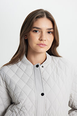 Loose Fit Rahat Kesim Kapitone Detaylı Gri Bomber Ceket - Gray-W242741035 (görsel 5)