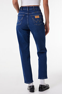 Mom Fit Yüksek Bel Dar Paça Mavi Esnek Jean Kot Pantolon - Mid Blue-W246010XT (görsel 4)