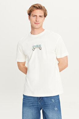 %100 Pamuk Relaxed Fit Geniş Kesim Bisiklet Yaka Kırık Beyaz Big Logo Tişört - Off White-W2510222102 (görsel 3)
