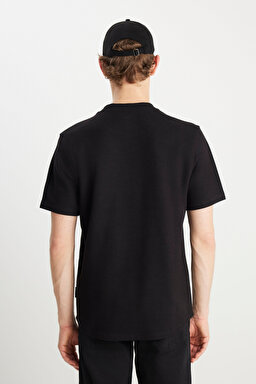 Relaxed Fit Geniş Kesim Bisiklet Yaka Siyah Dokulu Basic Tişört - Black-W2510718001 (görsel 5)