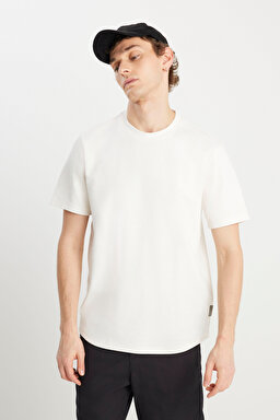 Relaxed Fit Geniş Kesim Bisiklet Yaka Ekru Dokulu Basic Tişört - Ecru-W2510718104 (görsel 4)