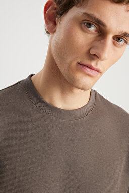 Relaxed Fit Geniş Kesim Bisiklet Yaka Dokulu Haki Tişört - Khaki-W2510718801 (görsel 4)