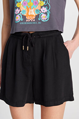 Relaxed Fit Geniş Kesim Yumuşak Dokulu Bağcıklı Siyah Şort - Black-W2510735001 (görsel 5)