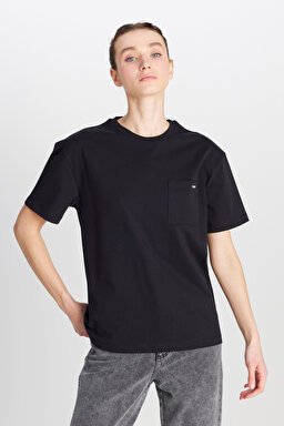 %100 Pamuk Regular Fit Normal Kesim Bisiklet Yaka Cep Detaylı Siyah Tişört - Black-W2510736001