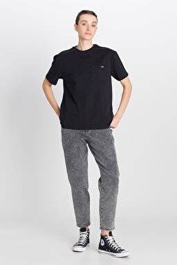 %100 Pamuk Regular Fit Normal Kesim Bisiklet Yaka Cep Detaylı Siyah Tişört - Black-W2510736001 (görsel 3)