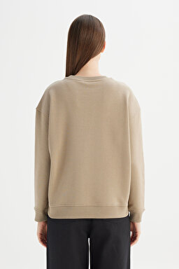 %100 Pamuk Relaxed Fit Geniş Bisiklet Yaka Bej Big Logo Sweatshirt - Beige-W2520094614 (görsel 5)