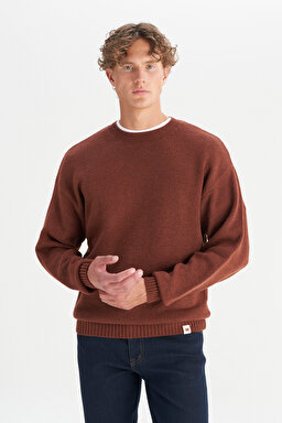 Relaxed Fit Geniş Kesim Bisiklet Yaka Kahverengi Triko Kazak - Brown-W2520156220 (görsel 3)