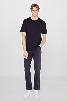 %100 Pamuk Relaxed Fit Rahat Kesim Biisklet Yaka Logo Detaylı Tişört - Black-W2520166001 (görsel 3)