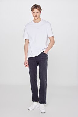 %100 Pamuk Relaxed Fit Rahat Kesim Bisiklet Yaka Minimal Logo Detaylı Tişört - Off White-W2520166102 (görsel 3)
