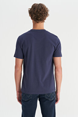 %100 Pamuk Regular Fit Normal Kesim Bisiklet Yaka Logo Detaylı Tişört - DarKNavy-W2520240411 (görsel 5)