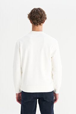 Pamuklu Regular Fit Normal Kesim Bisiklet Yaka Logo Detaylı Sweatshirt - Worn White-W2520255W02 (görsel 5)