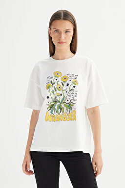 %100 Pamuk Loose Fit Rahat Kesim Bisiklet Yaka Baskılı Kırık Beyaz Tişört - Off White-W2520305102 (görsel 3)