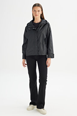 Regular Fit Normal Kesim Kapüşonlu Siyah İnce Mont - Black-W2520405001 (görsel 2)