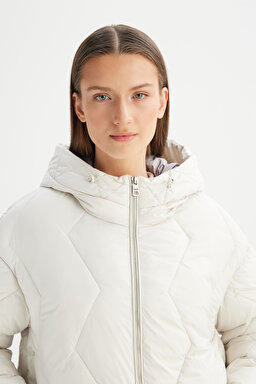 Regular Fit Normal Kesim Kapüşonlu Kırık Beyaz Şişme Mont - Off White-W2520426102 (görsel 4)