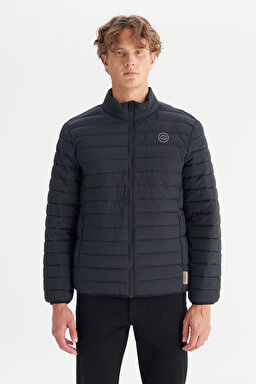 Regular Fit Normal Kesim Dik Yaka Cepli Şişme Mont - Black-W2520510001