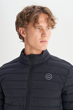 Regular Fit Normal Kesim Dik Yaka Cepli Şişme Mont - Black-W2520510001 (görsel 5)