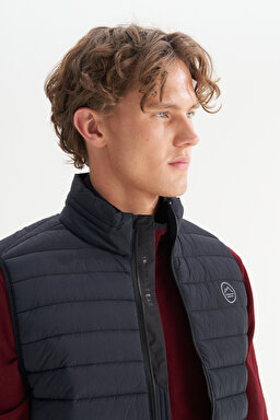 Regular Fit Normal Kesim Dik Yaka Cepli Şişme Yelek - Black-W2520511001 (görsel 5)