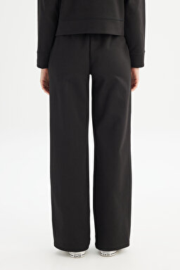 Loose Fit Geniş Kesim Siyah Pamuklu Esnek Sweatpant - Black-W2520557001 (görsel 5)