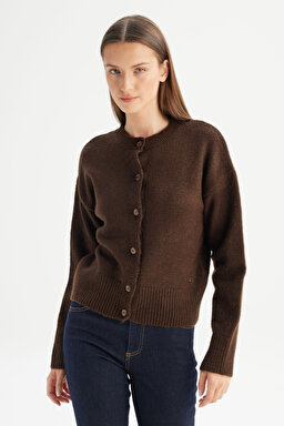 Relaxed Fit Geniş Kesim Düğmeli Kahverengi Triko Hırka - Brown-W2520565220 (görsel 3)