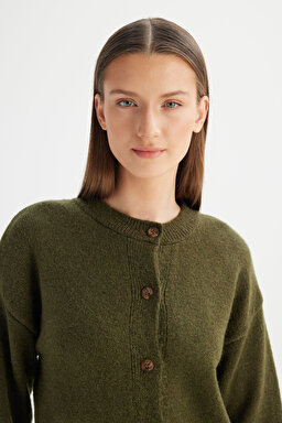 Relaxed Fit Geniş Kesim Bisiklet Yaka Haki Düğmeli Hırka - KHAKI-W2520565801 (görsel 4)