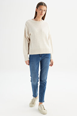Relaxed Fit Rahat Kesim Bisiklet Yaka Triko Kazak - Off White-W2520566102 (görsel 2)