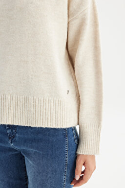 Relaxed Fit Rahat Kesim Bisiklet Yaka Triko Kazak - Off White-W2520566102 (görsel 5)