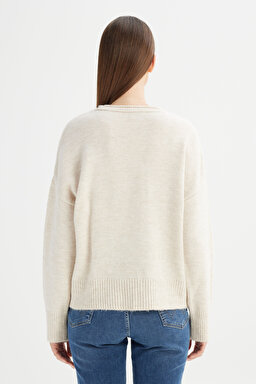 Relaxed Fit Rahat Kesim Bisiklet Yaka Triko Kazak - Off White-W2520566102 (görsel 6)