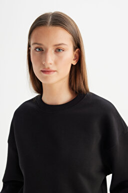 Relaxed Fit Geniş Kesim Bisiklet Yaka İçi Polarlı Siyah Sweatshirt - Black-W2520586001 (görsel 4)