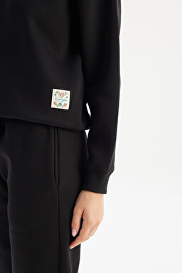 Relaxed Fit Geniş Kesim Bisiklet Yaka İçi Polarlı Siyah Sweatshirt - Black-W2520586001 (görsel 5)