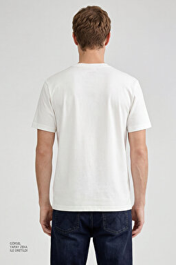%100 Pamuk Relaxed Fit Rahat Kesim Bisiklet Yaka Logo Detaylı Tişört - Off White-W2610068102 (görsel 4)