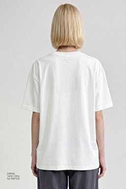 %100 Pamuk Relaxed Fit Rahat Kesim Bisiklet Yaka Logo Detaylı Tişört - White-W2610089100 (görsel 9)
