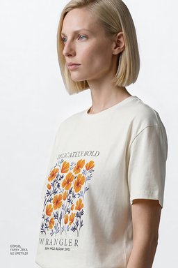 %100 Pamuk Relaxed Fit Rahat Kesim Bisiklet Yaka Logo Detaylı Tişört - Off White-W2610091102 (görsel 4)