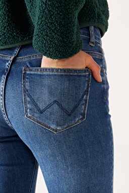 Slim Fit Dar Kesim Normal Bel Mavi Esnek Jean Kot Pantolon - Juniper-W26L4737A (görsel 5)