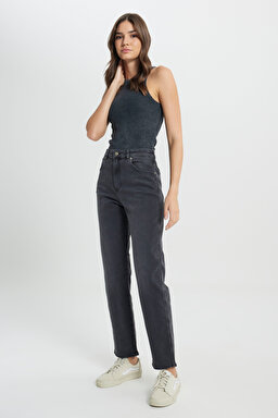 Straight Fit Düz Kesim Yüksek Bel Koyu Gri Esnek Mom Jean Kot Pantolon - Heart Breaker-W27MMR496 (görsel 3)