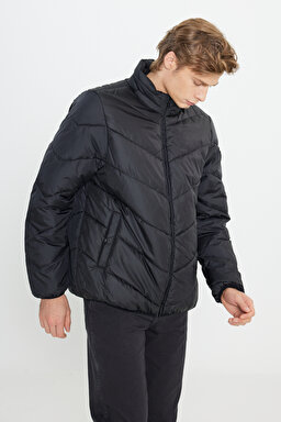 Regular Fit Normal Kesim Dik Yaka Siyah Şişme Mont - Black-W40YWA100 (görsel 2)